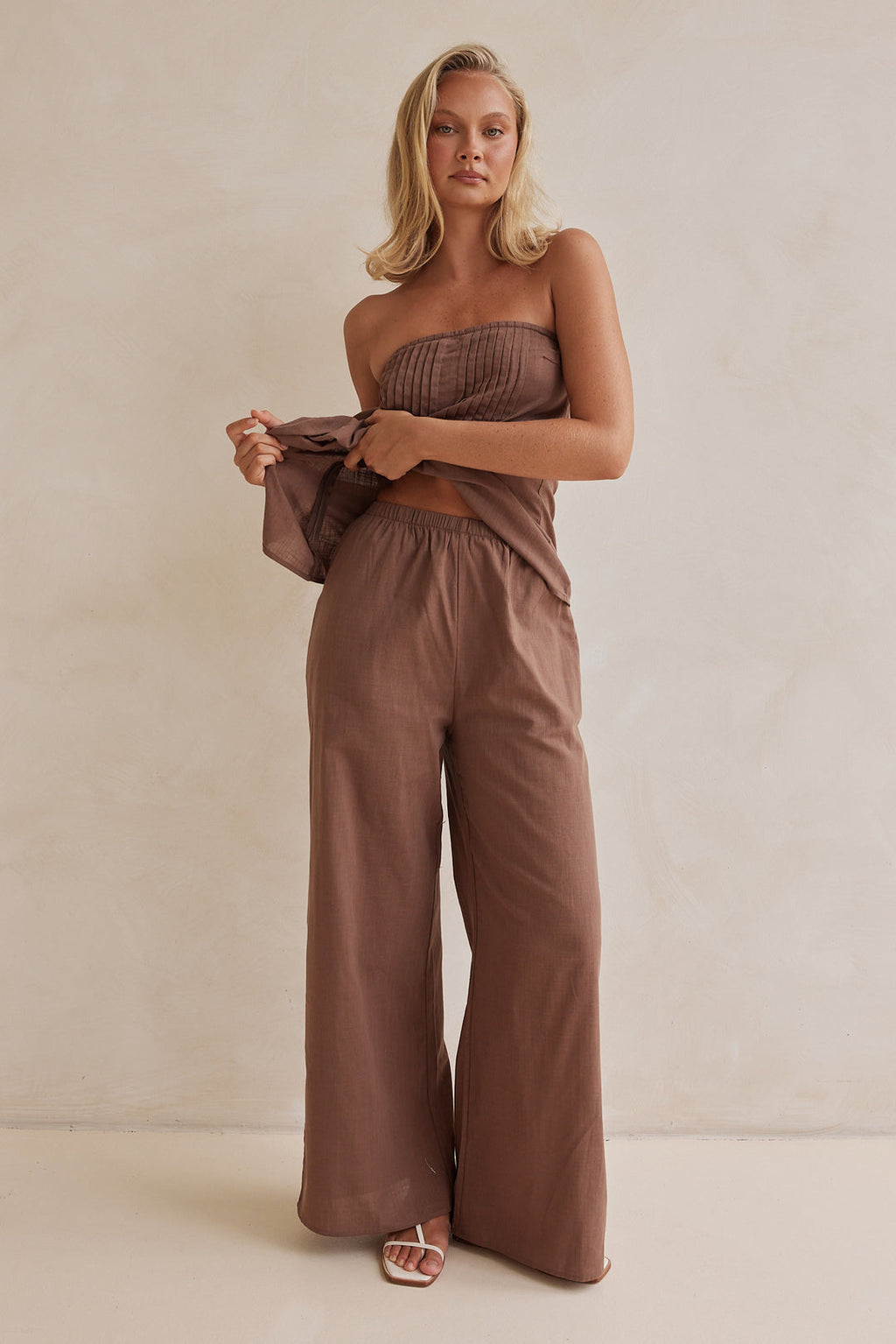 Chocolate Brown Linen Co-ord Set – Strapless Pleated Top & Wide-Leg Pants-2